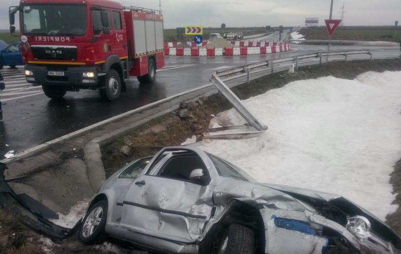 Un șofer al Prefecturii Teleorman a provocat un accident cu patru victime. Doi dintre răniți sunt jurnaliști/ FOTO
