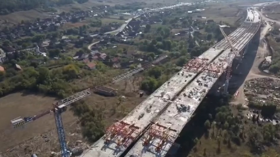 Lucrări la un viaduct de pe Autostrada A3 Transilvania, secțiunea dintre Nădășelu și Zimbor