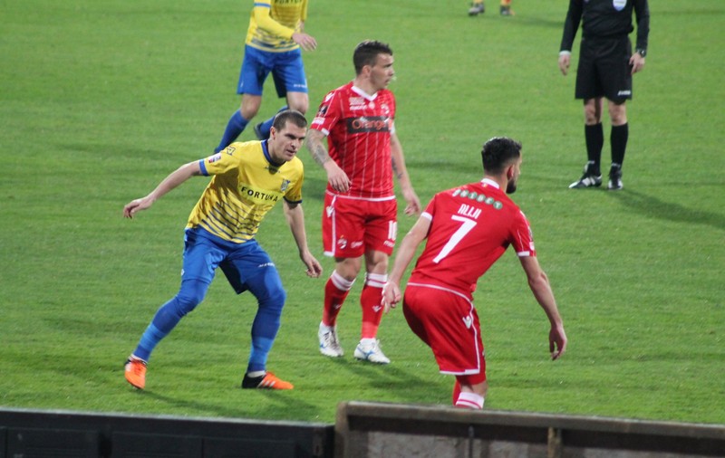 Anchetă de delapidare la un club din Liga 1. Poliția a venit azi să ridice acte de la sediul grupării