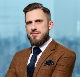 Damien Magrou susține că, în urmă cu o lună, nici nu pusese mâna pe o armă.