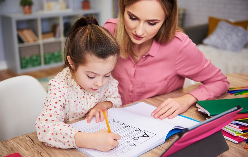 Pregătirea de vacanță: cum să continui activitățile educative cu copilul tău