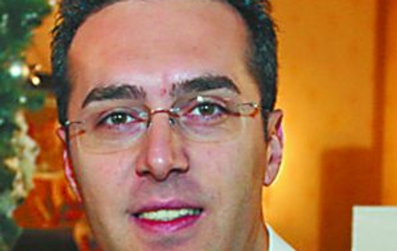 Adrian Bucur şi-a luat ochelari de 1.000 de euro