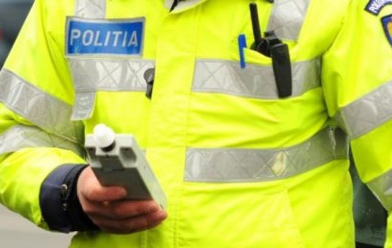 Ironia poliţiştilor sibieni la adresa unui şofer prins băut la volan: "Mergea pe mai multe cărări decât străzile din intersecţie"
