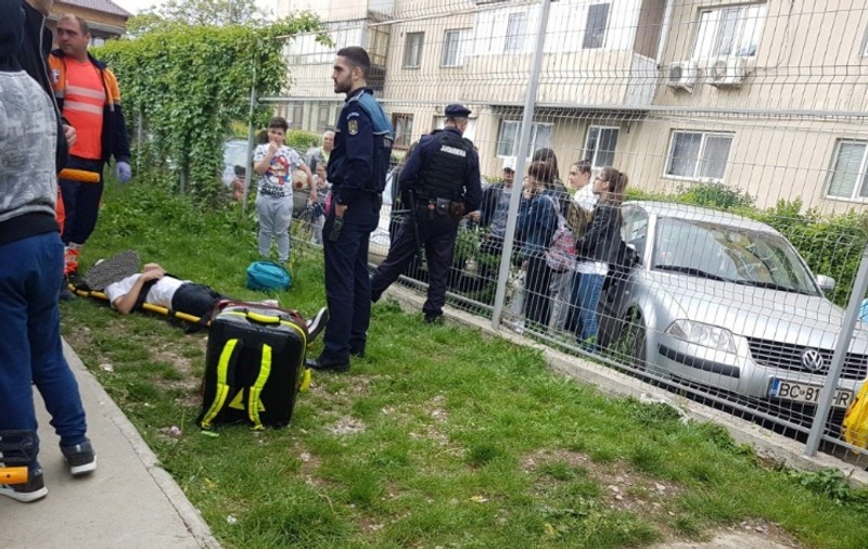 Un elev de 14 ani s-a ales cu un traumatism cranian după ce a fost bătut de mai mulți copii de aceeași vârstă