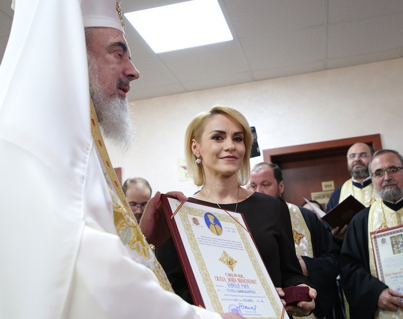 Gabriela Firea și Patriarhul Daniel, la inaugurarea unui centru de sănătate| FOTO