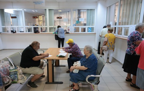 Ce se întâmplă cu românii care ajung la vârsta de pensionare, dar au doar 10 ani de vechime în muncă