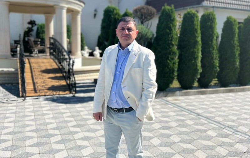 Interlopul Viscol a fost prins, la o săptămână după ce a apărut pe Facebook la o petrecere cu lăutari, în Italia. Iulian Boț a mituit un fost șef al IPJ Timiș ca să scape de închisoare