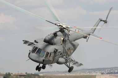 Elicoptere Mi-8, pentru transport şi sprijin cu foc, este unul din puţinele din lume care poate ajunge pe Everest