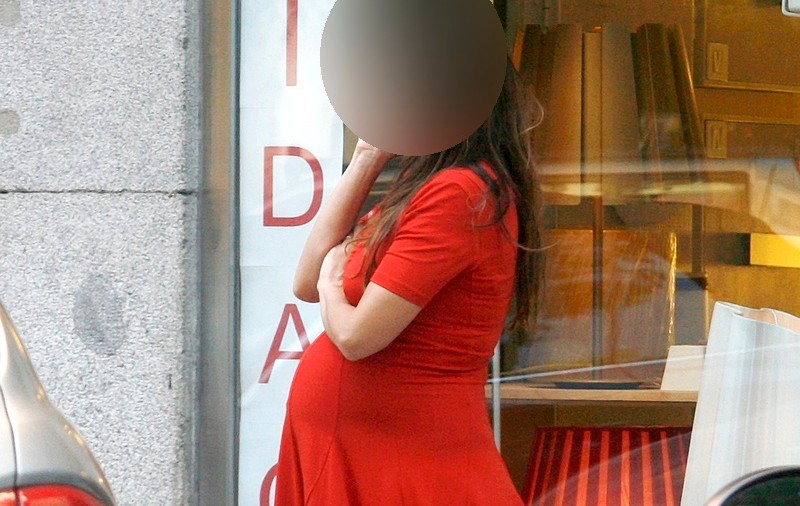 Cine crezi că este această mare vedetă care arată impecabil în ultima lună de sarcină? | FOTO