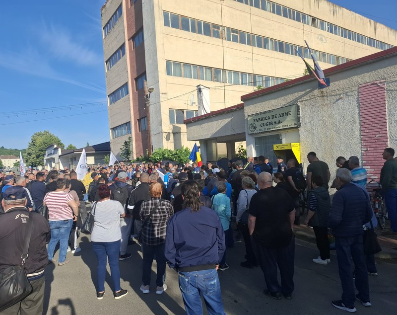 Proteste din cauza legii salarizării: sindicaliștii SANITAS, angajații de la Fabrica de Arme Cugir, ANAF și magistrații se revoltă