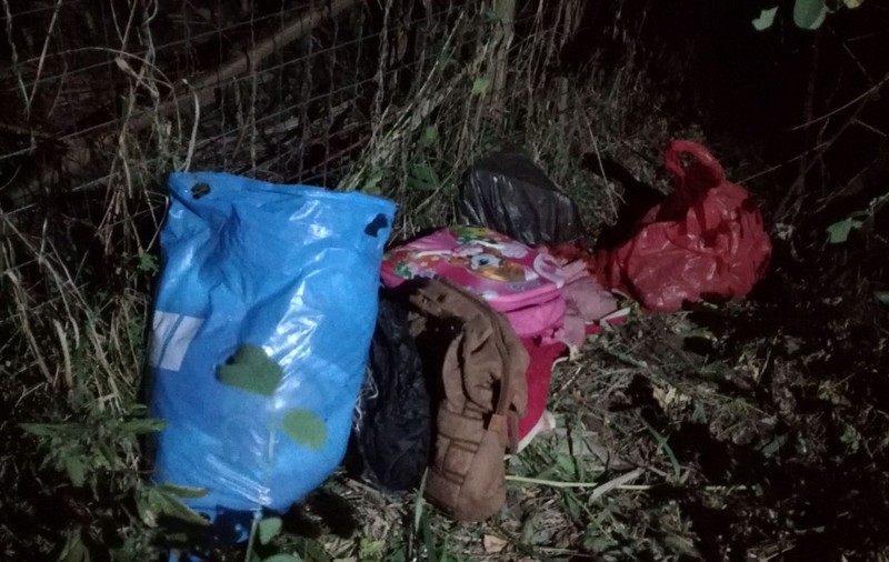 Scene incredibile de agresiune între părinții fetiței dispărute într-o pădure. În timp ce peste o sută de oameni le căutau copilul, cei doi s-au luat la bătaie