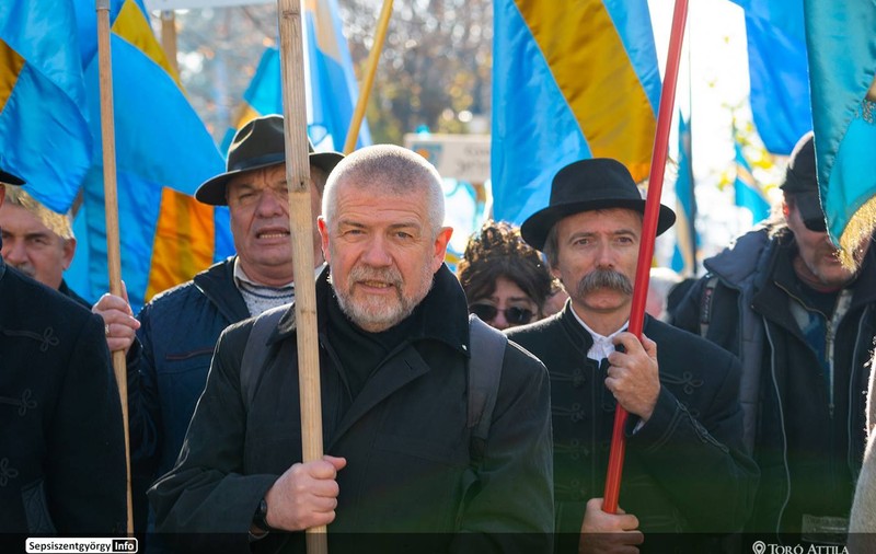 Preşedintele Consiliului Naţional Secuiesc va cere să se depună din nou în Parlament proiectul autonomiei Ţinutului Secuiesc. Din 2004, patru iniţiative au fost respinse
