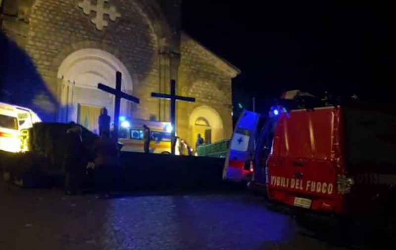 25 de oameni au ajuns la spital, după ce s-au intoxicat cu gaz în Sâmbăta Sfântă de Paștele Catolic, într-o biserică din Italia: „Au început să cadă ca popicele”