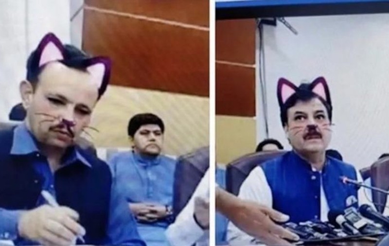 Ministru pakistanez, cu mustăți și urechi de pisică în timpul unei transmisiuni live