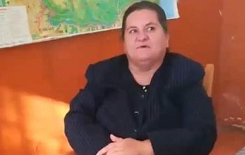 O profesoară din Gorj este acuzată că-i terorizează pe elevi la ore. I-ar fi amenințat cu un ciocan și ar fi dat un copil cu capul de bancă