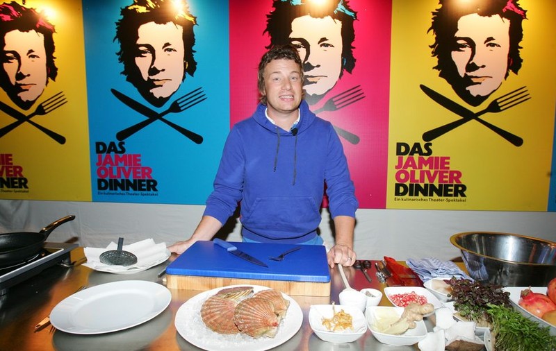 Jamie Oliver: "Am fost obligat de părinţi să ajut în bucătărie şi aşa m-am îndrăgostit de gătit"