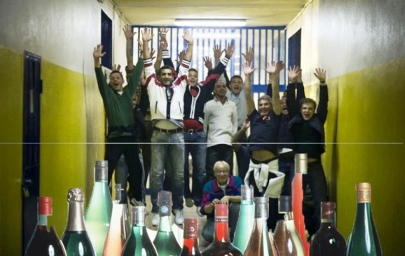 Românii fac țuică din pufoaică la închisoare, în Italia. Și-au făcut distilerie chiar în celulă