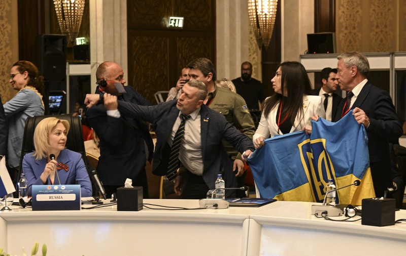 Altercație și îmbrânceli între delegațiile Rusiei și Ucrainei, la un forum din Ankara. VIDEO