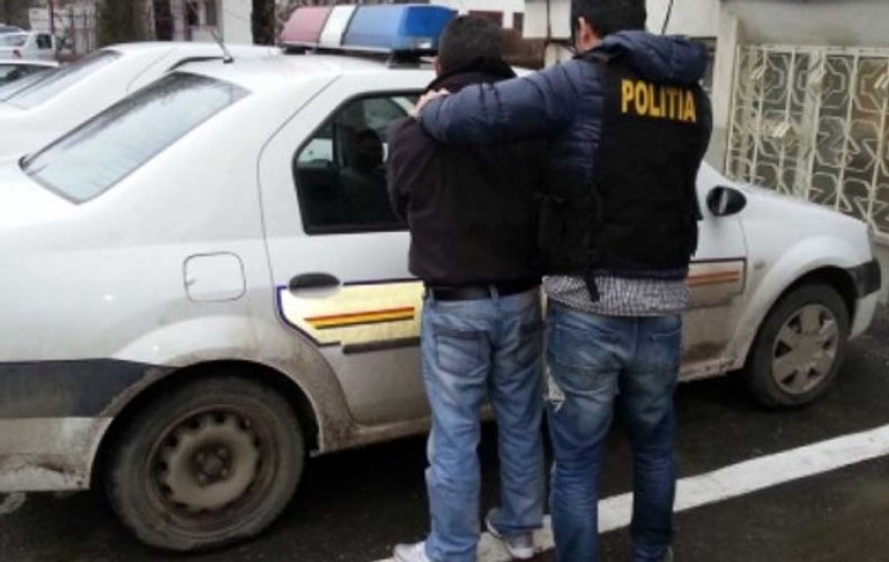 Un bărbat din Hunedoara a fost reținut după ce s-a masturbat în fața a 40 de eleve