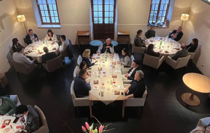 În cel mai bun restaurant din Europa în 2025 totul, chiar și desertul, e gătit la grătar. E aproape imposibil să rezervi un loc la localul dintr-un sat din Țara Bascilor