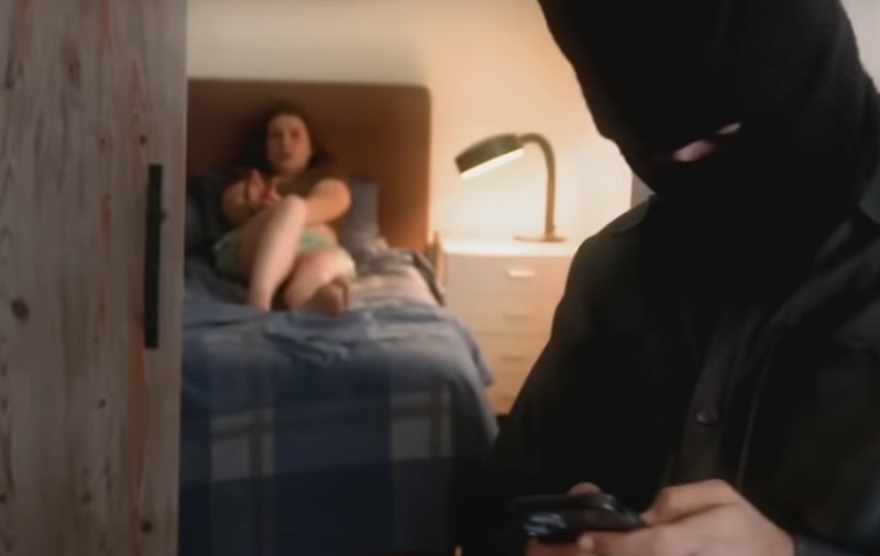 Două românce au fost terorizate trei ore în propriul apartament, în Olanda, de doi tâlhari înarmați, care le-au jefuit de zeci de mii de euro