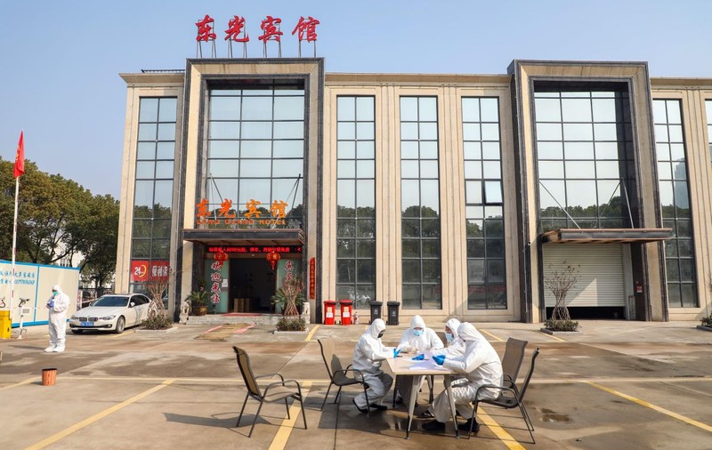 Mai multe cartiere din Beijing, din nou în izolare, după apariția unui nou focar de coronavirus într-o piaţă