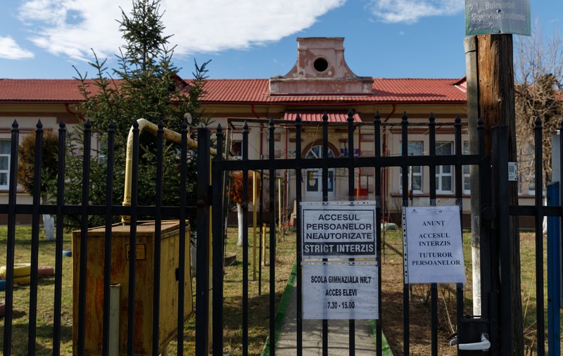 Școlile din Gorj afectate de cutremure: o clădire renovată acum zece ani urmează să fie demolată, o alta a avut-o elevă pe Ecaterina Teodoroiu
