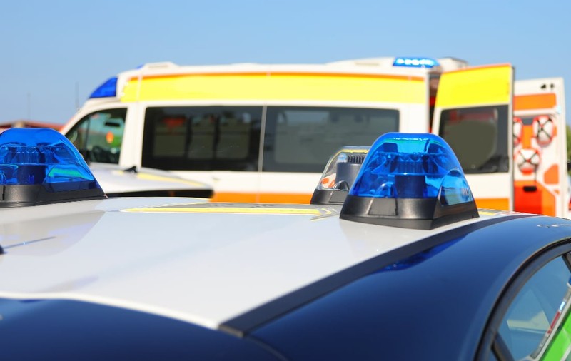 O româncă a fost ucisă în timp ce aștepta autobuzul de o mașină scăpată de sub control, în Italia