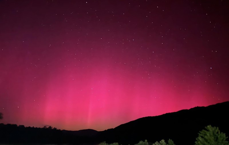 Aurora boreală a fost observată noaptea trecută din România „aşa cum nu s-a mai văzut de sute de ani”, spune astronomul Adrian Şonka