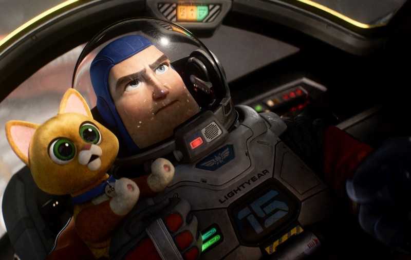 Filmul de animație „Lightyear” nu se va difuza în 14 țări, din cauza unei scene în care două personaje feminine se sărută