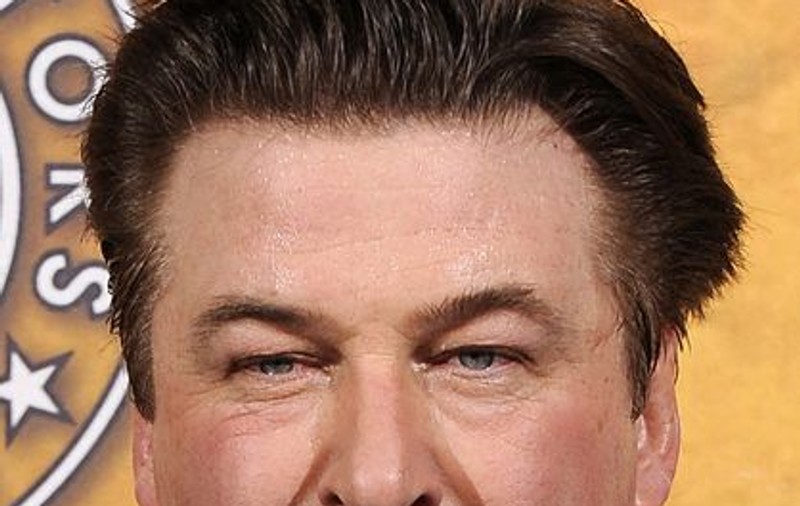 O femeie a fost arestată după ce l-a hărţuit Alec Baldwin