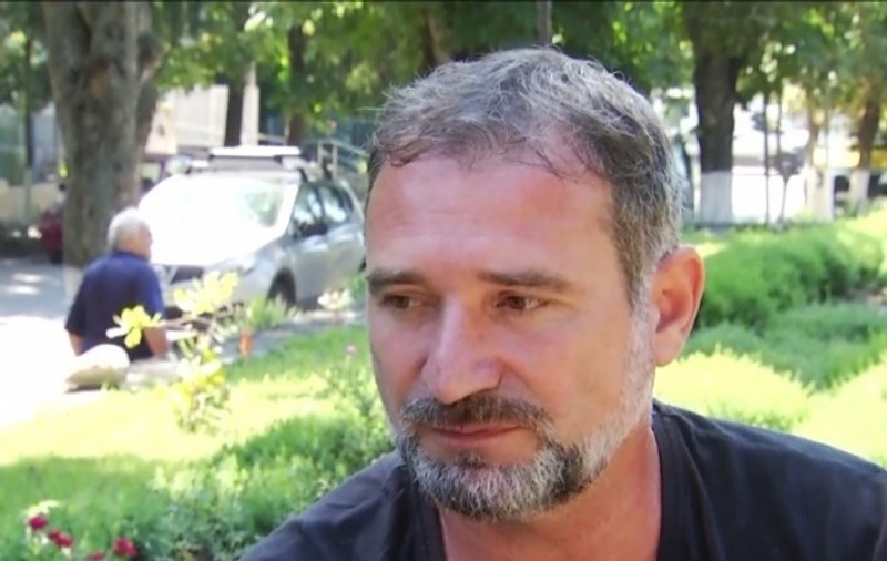 Ovidiu Grosu, pus sub control judiciar de DIICOT. Susține că e organizator al protestului din 10 august și a îndemnat la "flăcări, fum și sânge pe străzi"