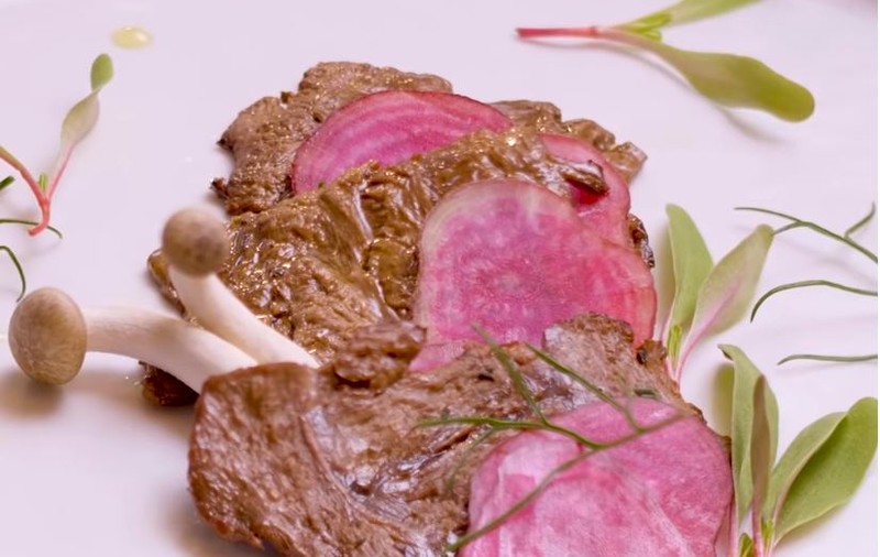VIDEO / Carne crescută în laborator, nu în abator! Cum arată prima friptură de vită artificială