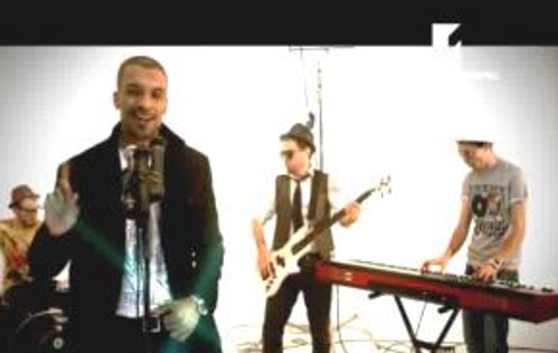 VIDEO / Clipul lui Tom Boxer şi Mike Diamondz, în exclusivitate la Music Channel