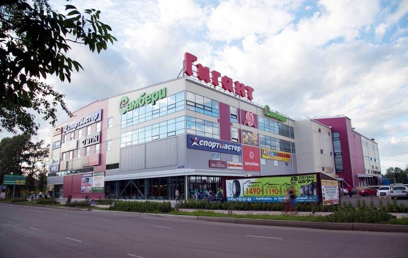 Un client dornic să plece cu băutura mai repede acasă, la casa de marcat a unui supermarket din Rusia: „Nu te grăbești, vă arunc în aer!”