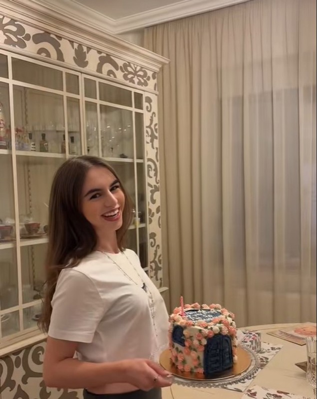 Cum arată fiica lui Mihai Găinușă la 20 de ani. De ziua ei, Eva s-a filmat cu tatăl ei, clipul devenind viral pe TikTok