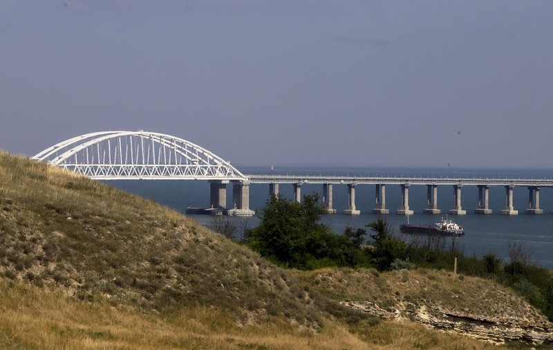 Război în Ucraina, ziua 554 | Rusia a instalat bariere de protecție la podul Kerci