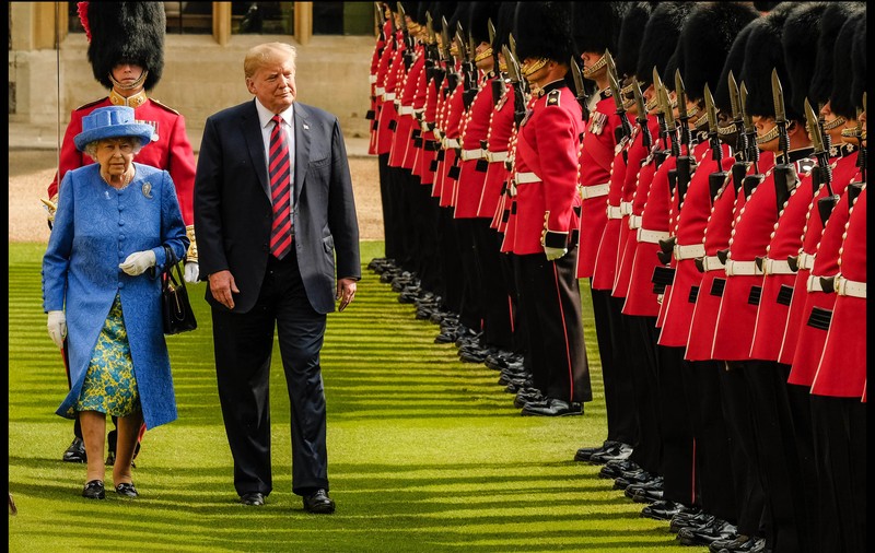 Trump spune că regina Elisabeta l-a făcut să o aștepte 15 minute când s-au întâlnit la Castelul Windsor