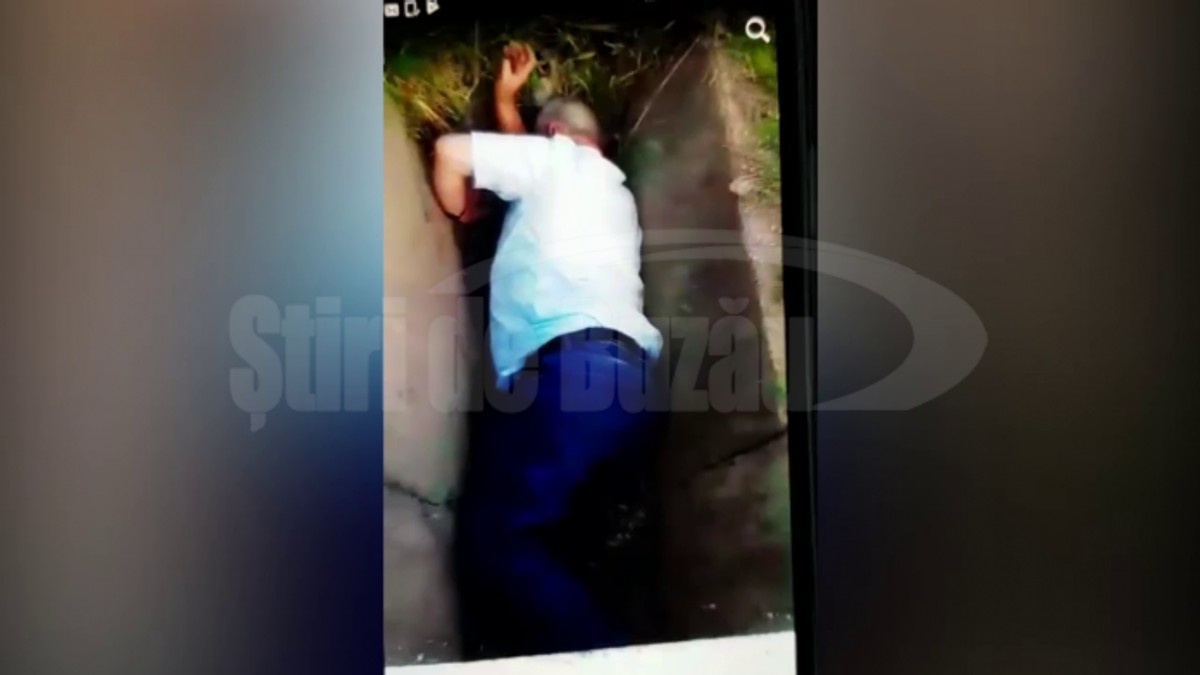 Consilierul local zăcea în șanț, în stare de ebrietate