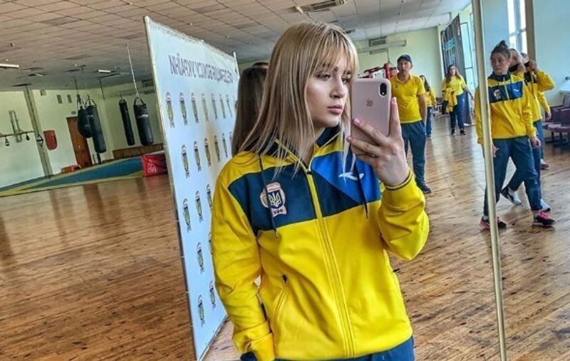 O pugilistă în vârstă de 18 ani a fost călcată de tren. Avea căștile pe urechi când a traversat calea ferată și n-a auzit semnalele sonore