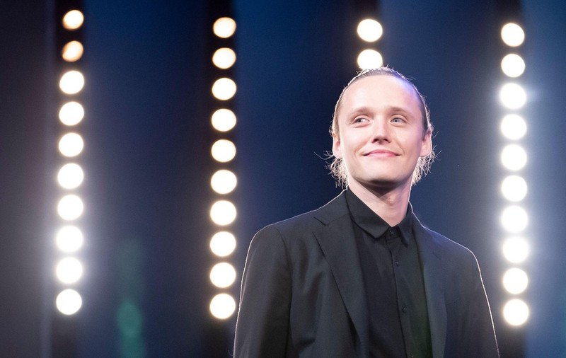 Interviu cu unul dintre cei mai elogiați tineri actori europeni, Bartosz Bielenia: „Am înconjurat România cu autostopul timp de o lună. A fost minunat”