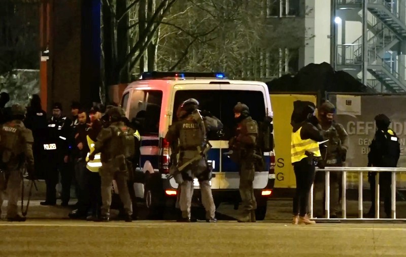 O femeie gravidă, printre victimele atacului sângeros din Hamburg. „A fost împușcată în abdomen, de aproape”