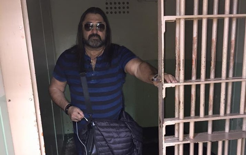 Gheorghe Gheorghiu a ajuns la pușcărie! Cântărețul a vizitat Alcatraz, închisoarea în care gangsterul Al Capone a stat 11 ani