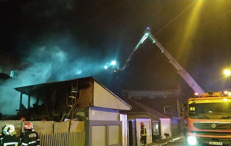 Incendiu în București. Patru locuințe au fost cuprinse de flăcări în Sectorul 5, iar o persoană a fost rănită