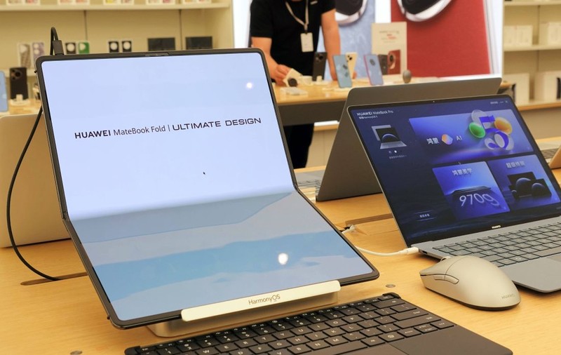 Huawei lansează laptopuri cu HarmonyOS, noul sistem de operare care va rivaliza cu Microsoft Windows și Apple macOS