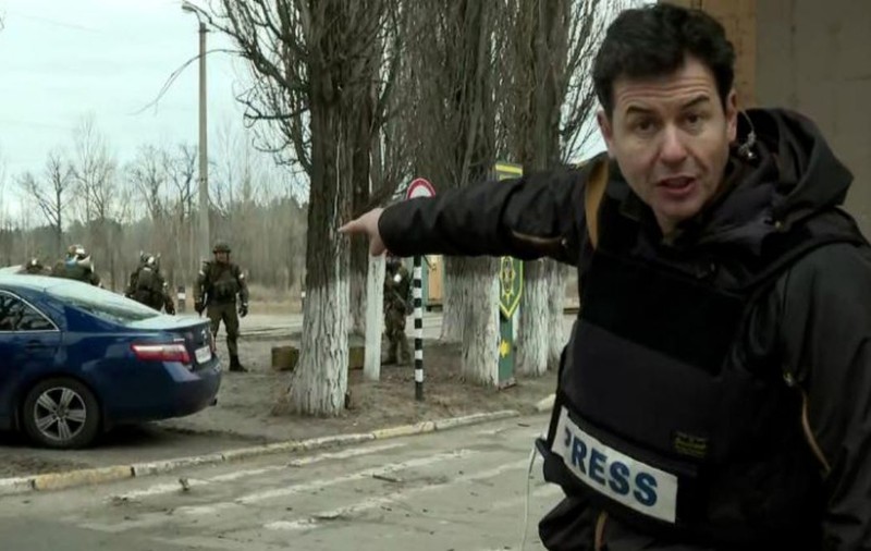 Reporter CNN, lângă soldații ruși după ce au cucerit un aeroport de lângă Kiev: „Asta arată cât de aproape sunt de centrul capitalei”