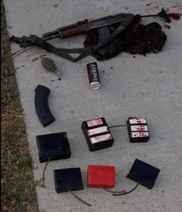 O parte din echipamentul unui taliban răpus de contractorii români