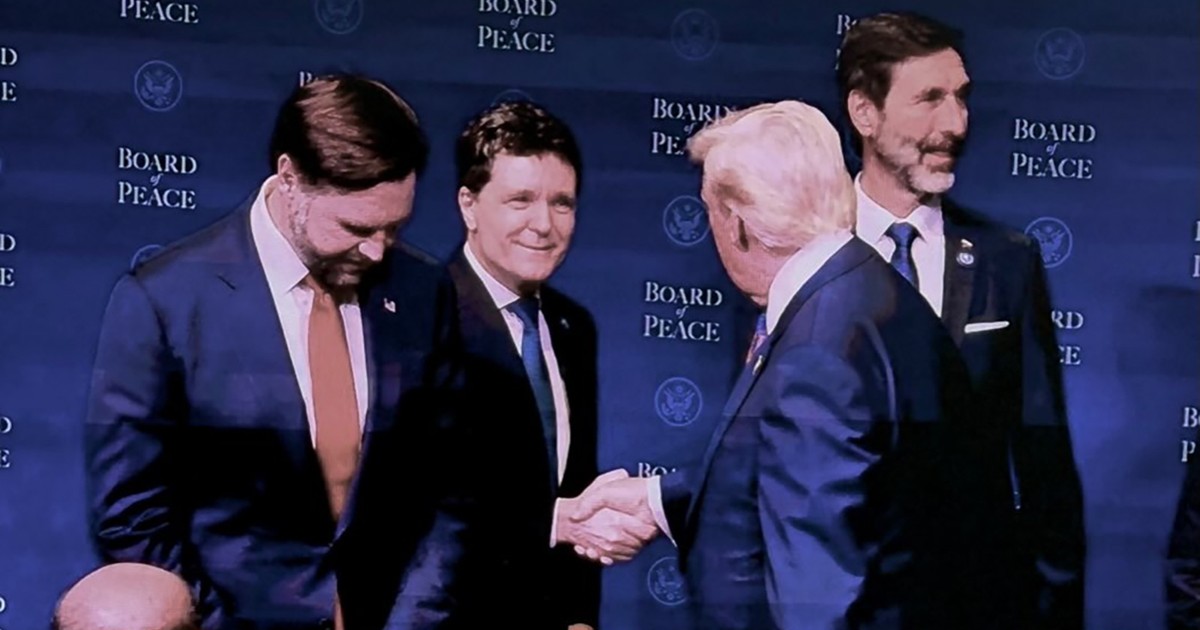 Nicusor Dan, Donald Trump isi strâng mana la o conferinta de pace