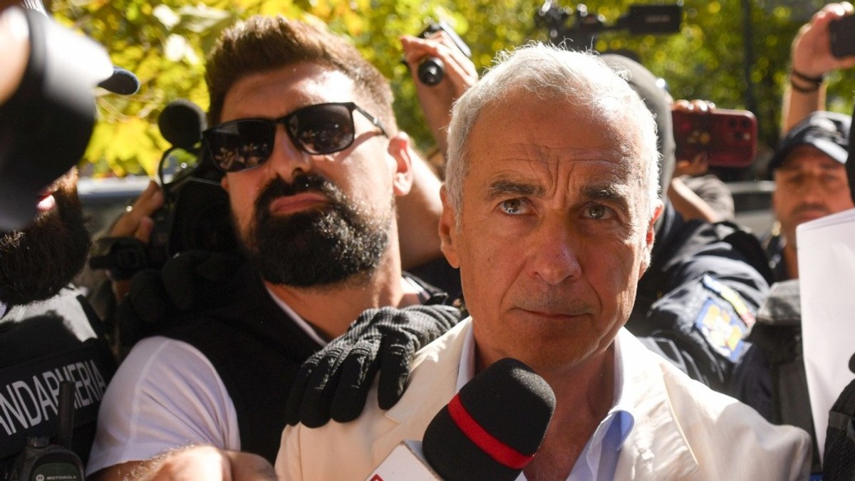 Imagine cu Călin Georgescu adus la audieri la DIICOT. Foto: Hepta