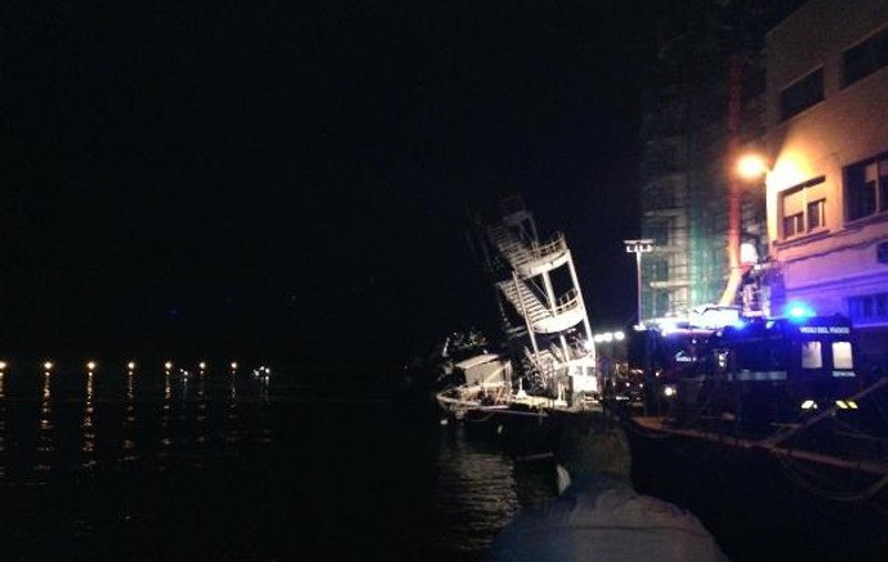 Trei persoane au murit după ce o navă s-a ciocnit cu un turnul de control, în portul Genova, din Italia